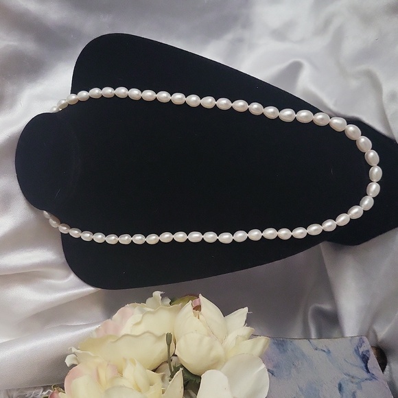 Jewelry - LOW START Genuine Pearl Necklace New In Box 20inches Long 925clasp